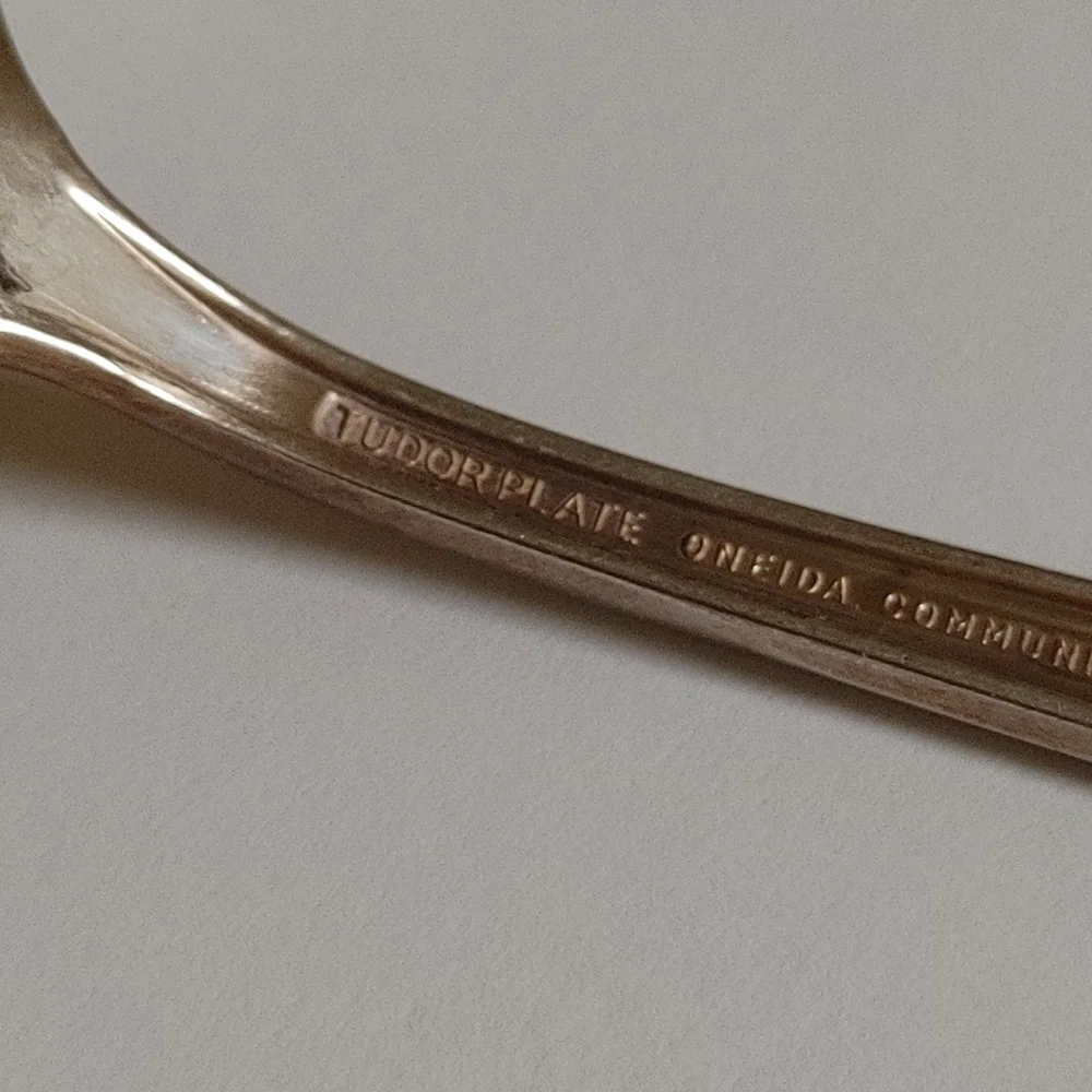 6 Tudor Plate Oneida Community Teaspoons